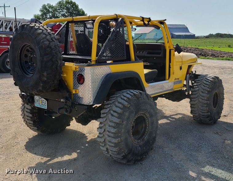 image for item GX9251 1993 Jeep Wrangler  SUV