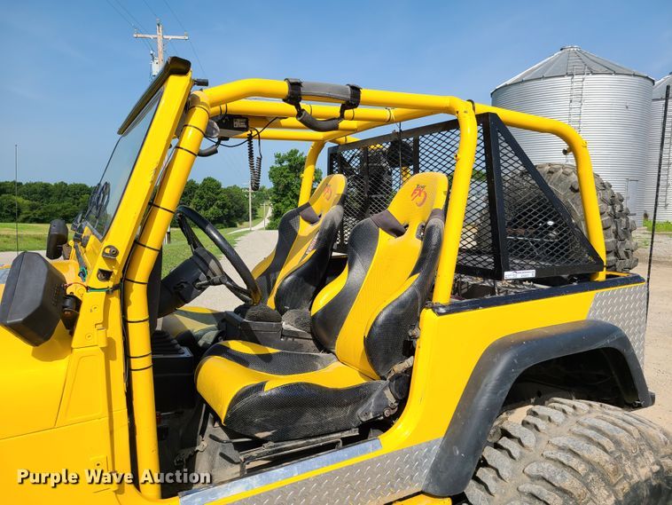 image for item GX9251 1993 Jeep Wrangler  SUV