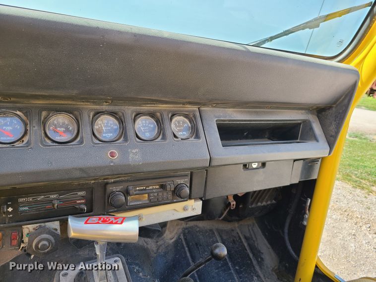 image for item GX9251 1993 Jeep Wrangler  SUV