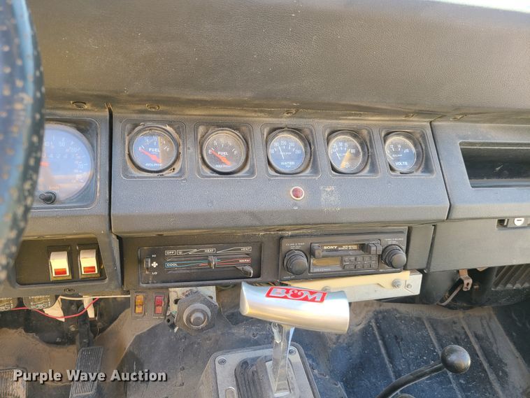 image for item GX9251 1993 Jeep Wrangler  SUV