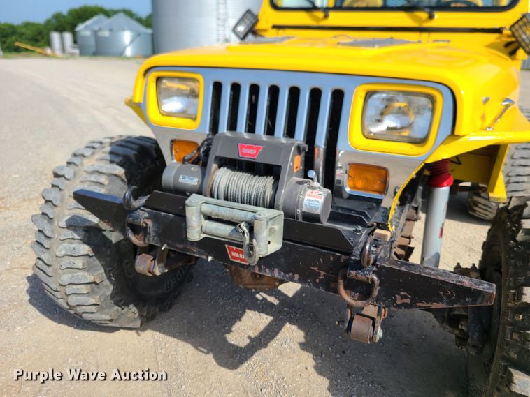 image for item GX9251 1993 Jeep Wrangler  SUV