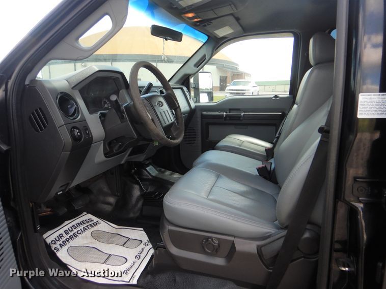 image for item GY9879 2012 Ford F550 Super Duty  Crew Cab utility bed truck with crane