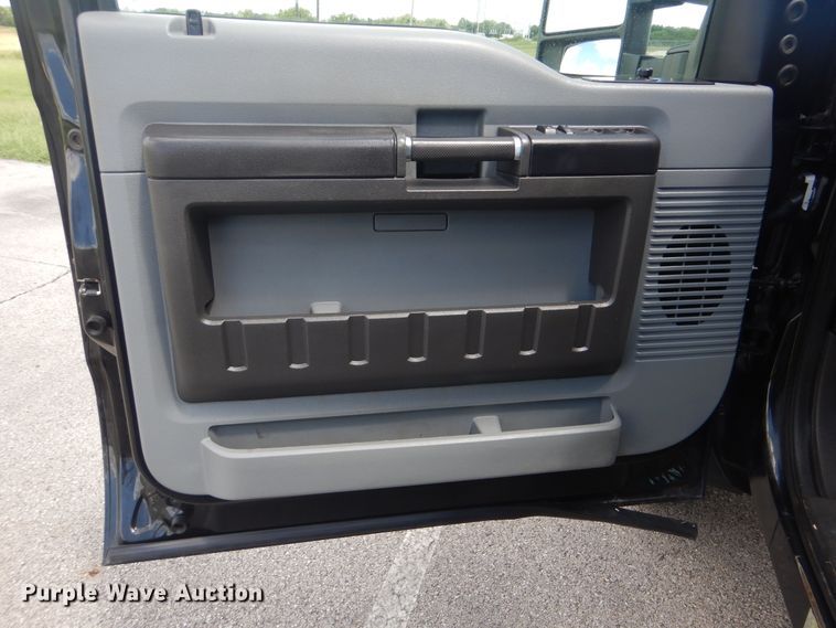 image for item GY9879 2012 Ford F550 Super Duty  Crew Cab utility bed truck with crane