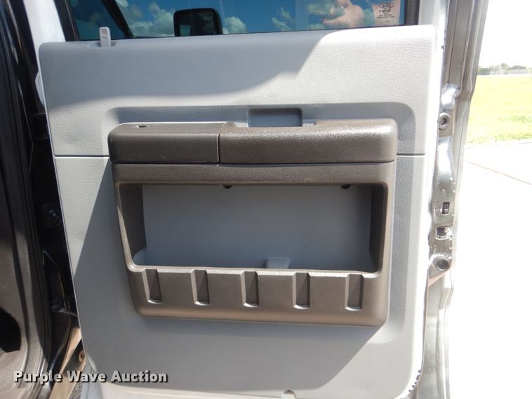 image for item GY9879 2012 Ford F550 Super Duty  Crew Cab utility bed truck with crane