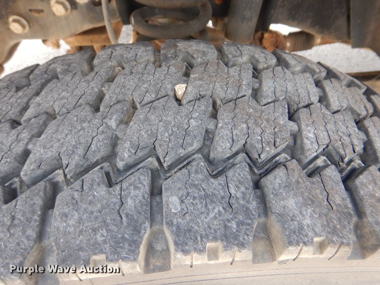 image for item GY9879 2012 Ford F550 Super Duty  Crew Cab utility bed truck with crane