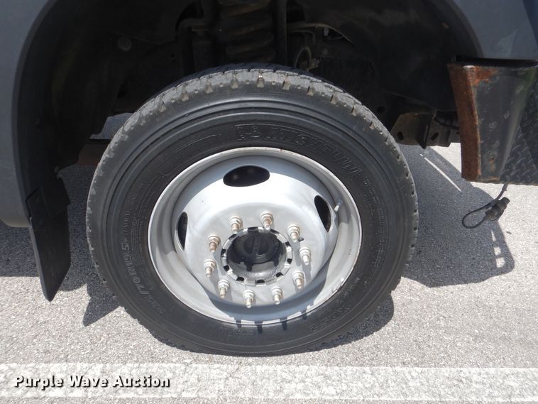 image for item GY9879 2012 Ford F550 Super Duty  Crew Cab utility bed truck with crane