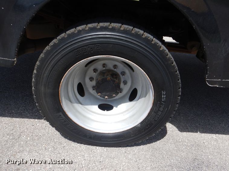 image for item GY9879 2012 Ford F550 Super Duty  Crew Cab utility bed truck with crane