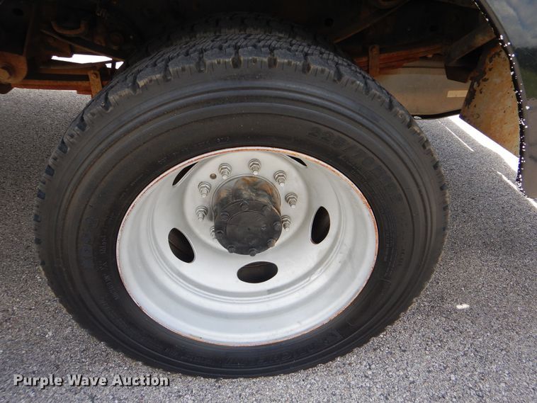 image for item GY9879 2012 Ford F550 Super Duty  Crew Cab utility bed truck with crane