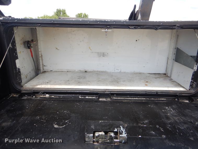 image for item GY9879 2012 Ford F550 Super Duty  Crew Cab utility bed truck with crane