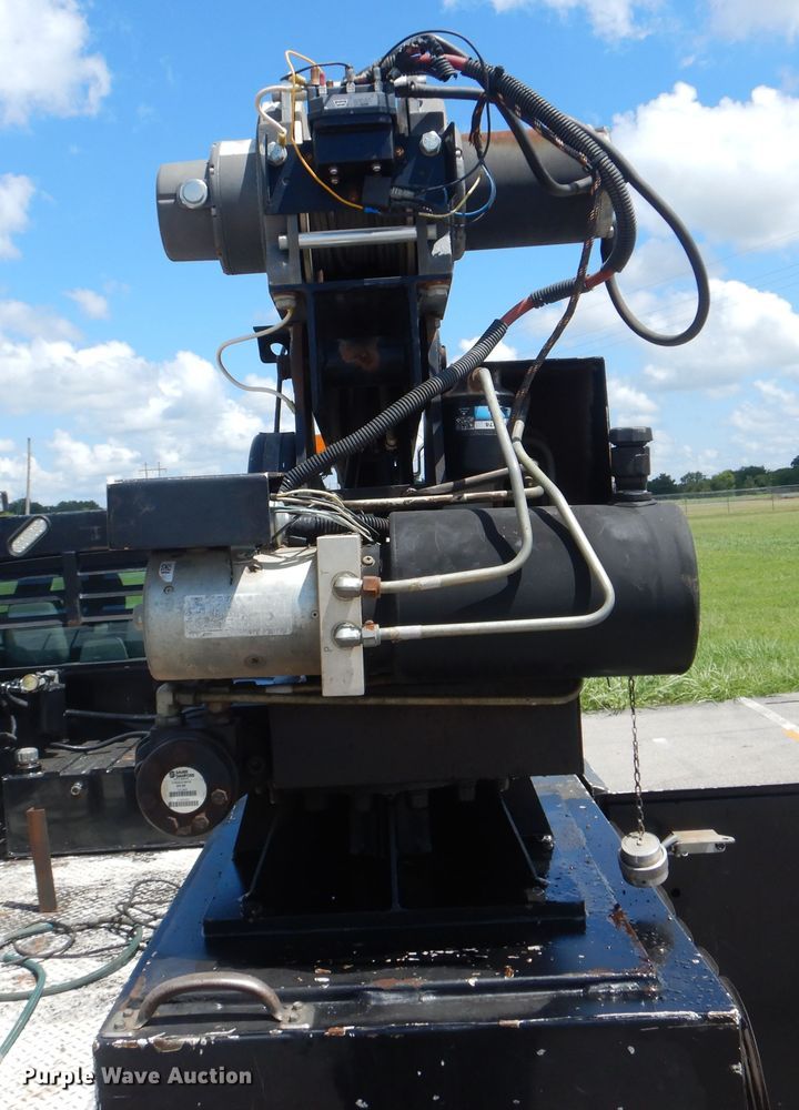 image for item GY9879 2012 Ford F550 Super Duty  Crew Cab utility bed truck with crane