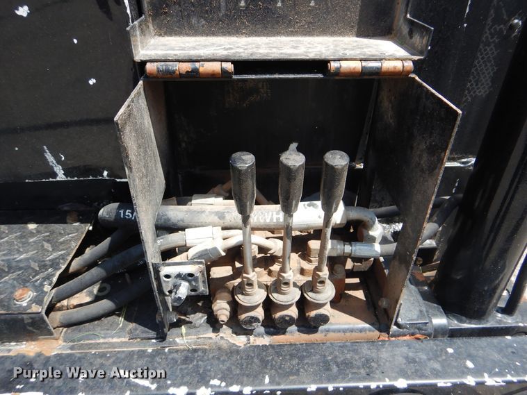 image for item GY9879 2012 Ford F550 Super Duty  Crew Cab utility bed truck with crane