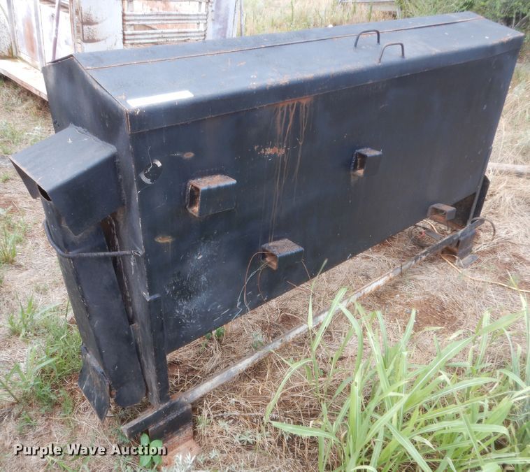 Shop built cake feeder in Weatherford, OK Item HB9252 sold Purple Wave