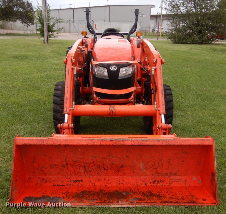 image for item HB9326 Kubota MX5200  tractor