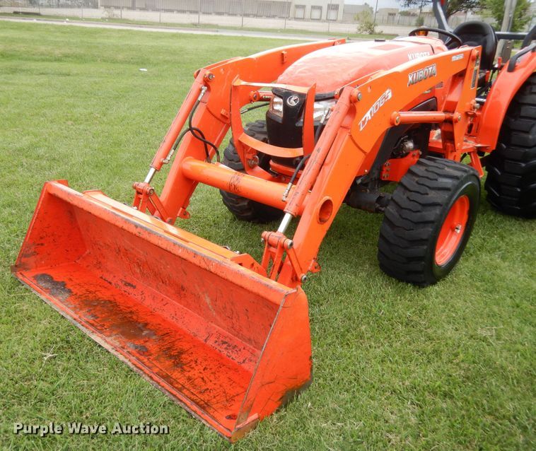 image for item HB9326 Kubota MX5200  tractor