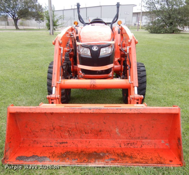 image for item HB9326 Kubota MX5200  tractor