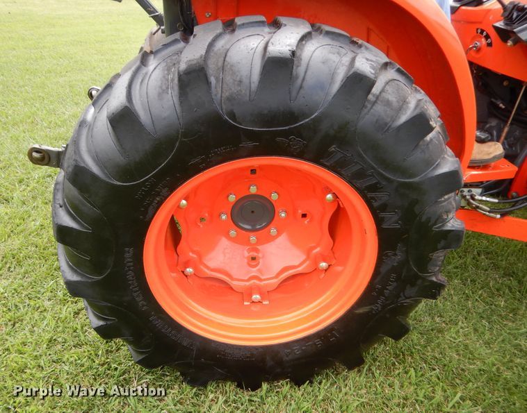 image for item HB9326 Kubota MX5200  tractor