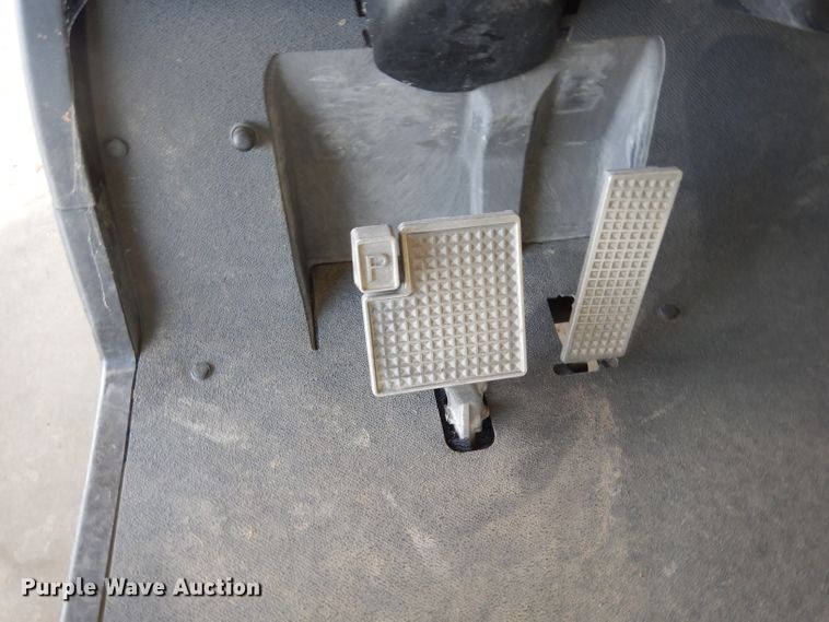 image for item HC9680 2010 Yamaha golf cart