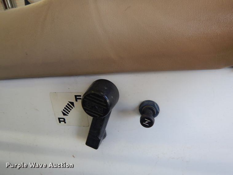 image for item HC9680 2010 Yamaha golf cart