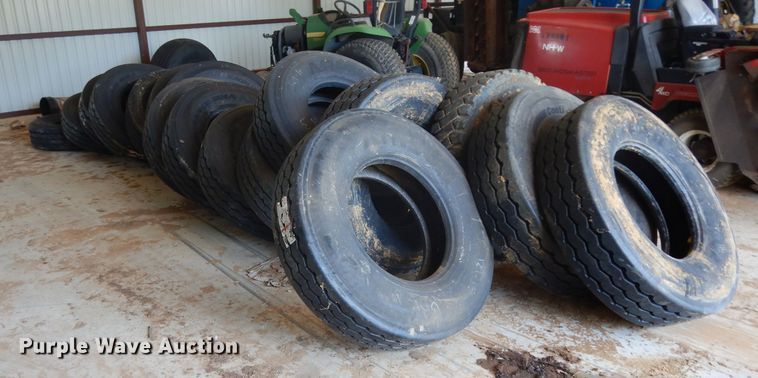 image for item HC9733 (17) 315/80R22.5 tires