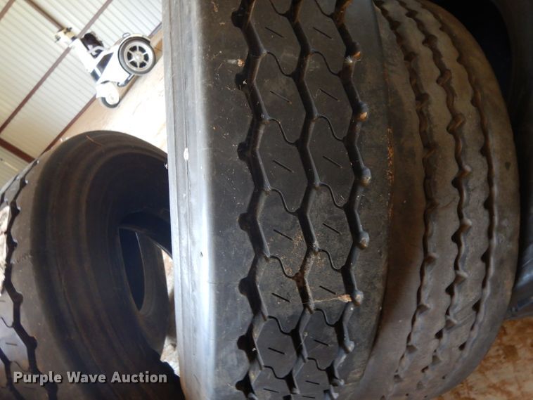 image for item HC9733 (17) 315/80R22.5 tires