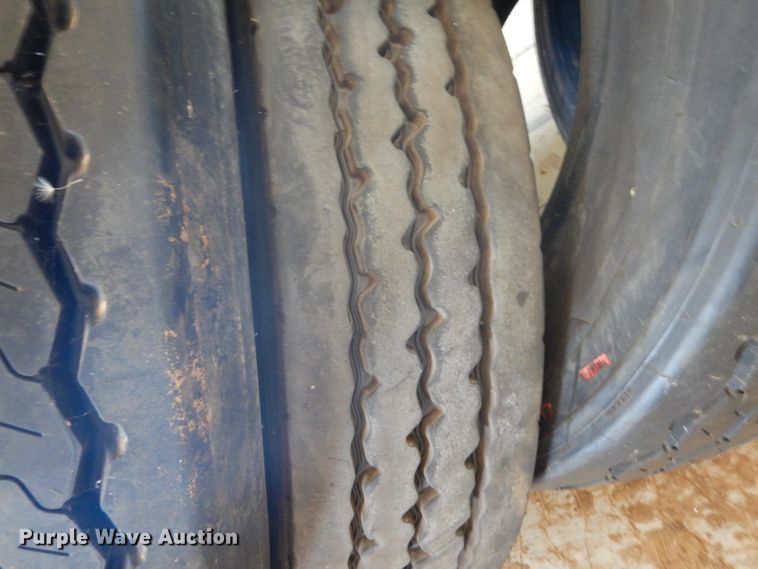 image for item HC9733 (17) 315/80R22.5 tires