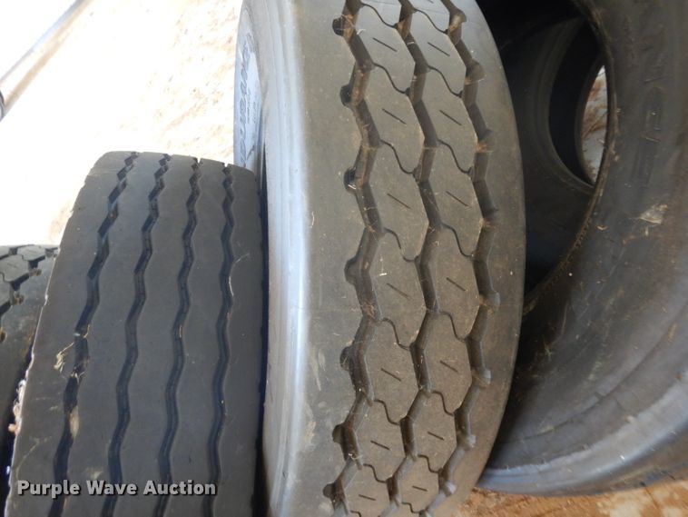 image for item HC9733 (17) 315/80R22.5 tires