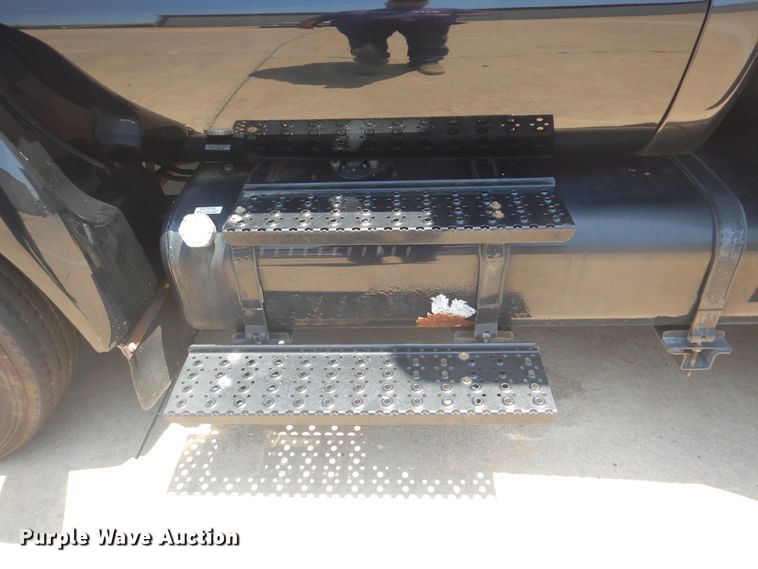 image for item HJ9815 2012 Ford F650 Super Duty  box truck