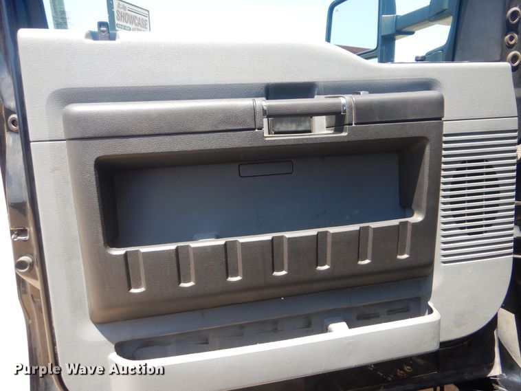image for item HJ9815 2012 Ford F650 Super Duty  box truck