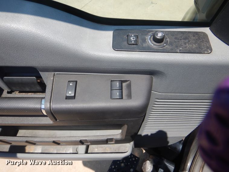 image for item HJ9815 2012 Ford F650 Super Duty  box truck