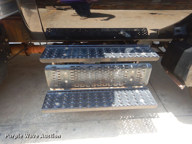 image for item HJ9815 2012 Ford F650 Super Duty  box truck