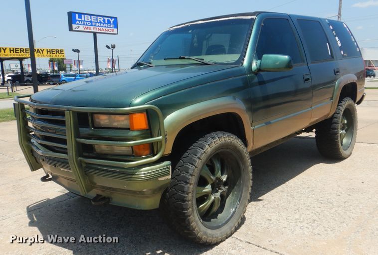 image for item HJ9816 2000 Chevrolet Tahoe  SUV