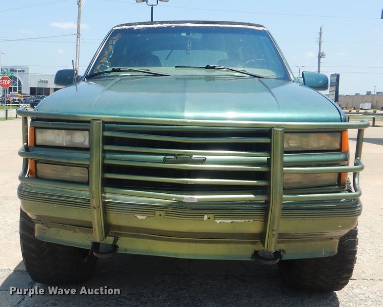 image for item HJ9816 2000 Chevrolet Tahoe  SUV