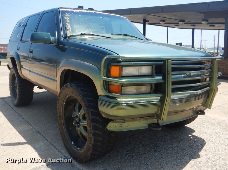 image for item HJ9816 2000 Chevrolet Tahoe  SUV
