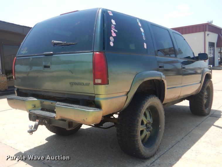 image for item HJ9816 2000 Chevrolet Tahoe  SUV