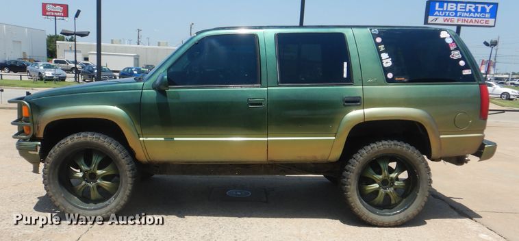 image for item HJ9816 2000 Chevrolet Tahoe  SUV