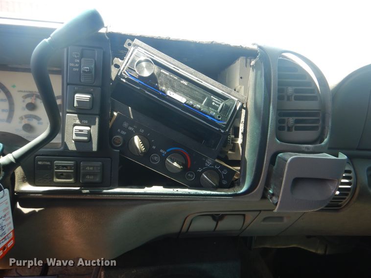 image for item HJ9816 2000 Chevrolet Tahoe  SUV