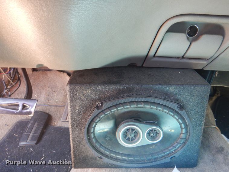 image for item HJ9816 2000 Chevrolet Tahoe  SUV