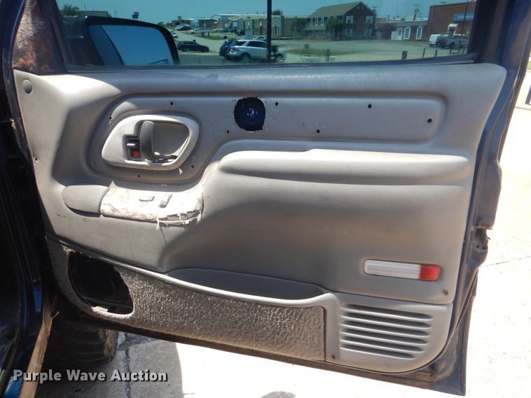 image for item HJ9816 2000 Chevrolet Tahoe  SUV