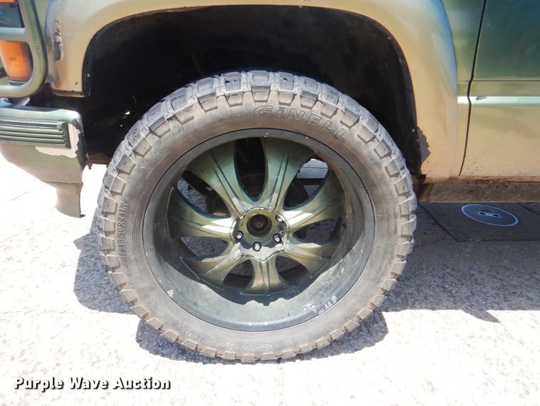 image for item HJ9816 2000 Chevrolet Tahoe  SUV