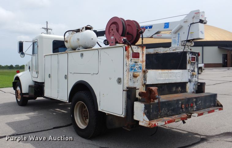 image for item HJ9827 1995 Peterbilt 330  utility bed truck with crane