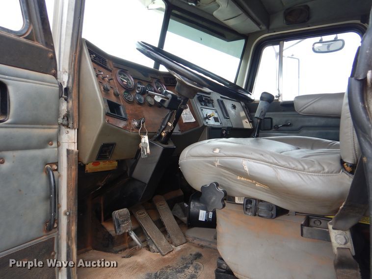 image for item HJ9827 1995 Peterbilt 330  utility bed truck with crane