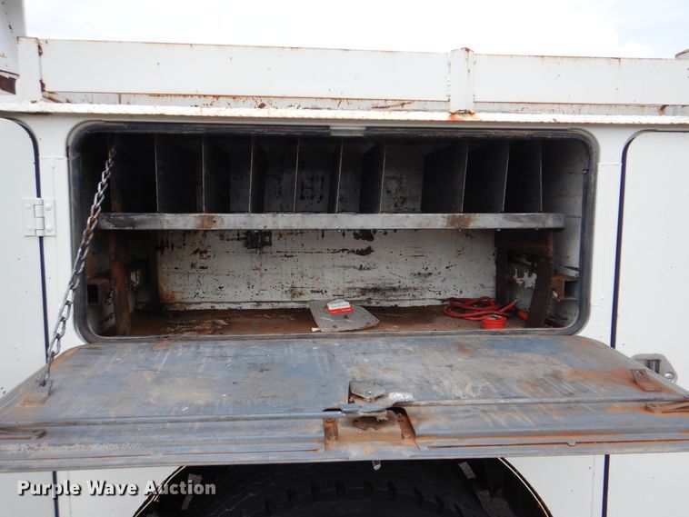 image for item HJ9827 1995 Peterbilt 330  utility bed truck with crane