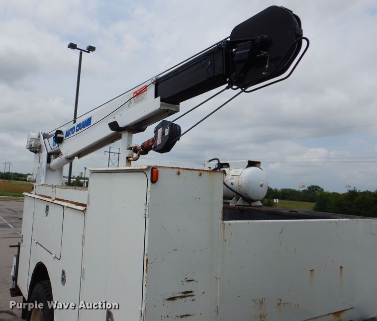 image for item HJ9827 1995 Peterbilt 330  utility bed truck with crane