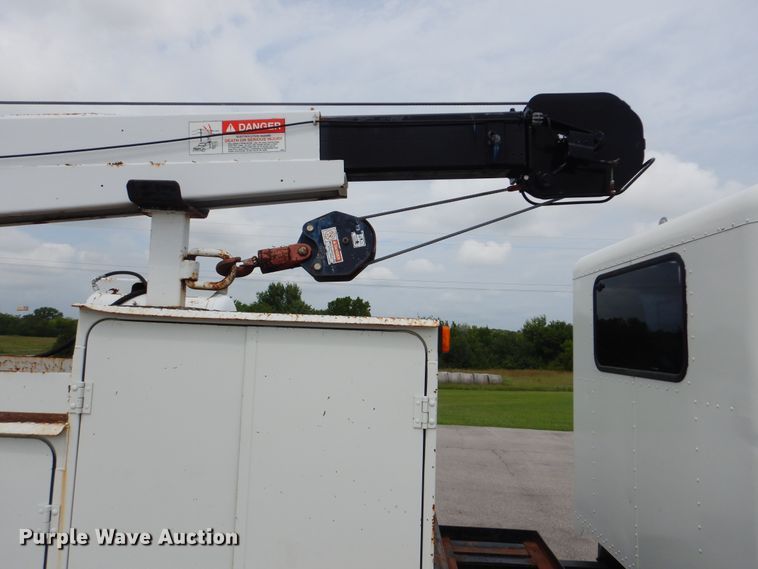 image for item HJ9827 1995 Peterbilt 330  utility bed truck with crane