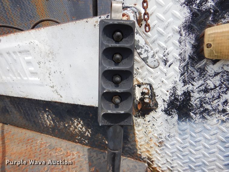 image for item HJ9827 1995 Peterbilt 330  utility bed truck with crane