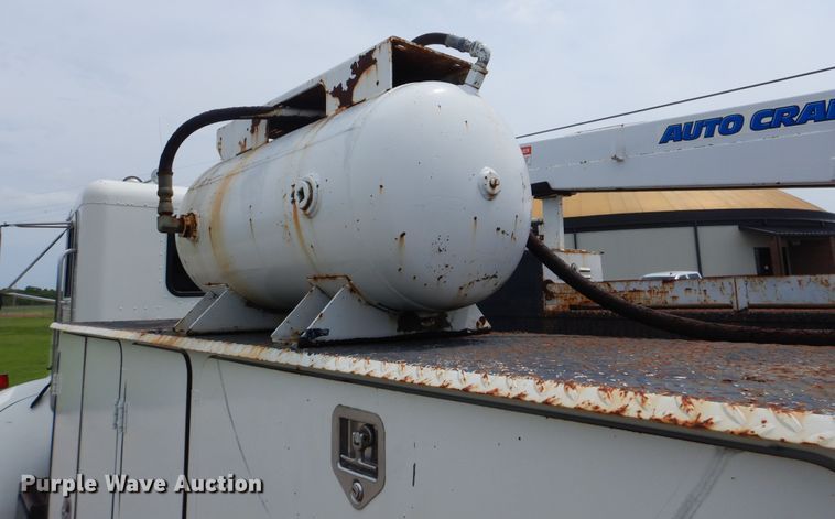 image for item HJ9827 1995 Peterbilt 330  utility bed truck with crane