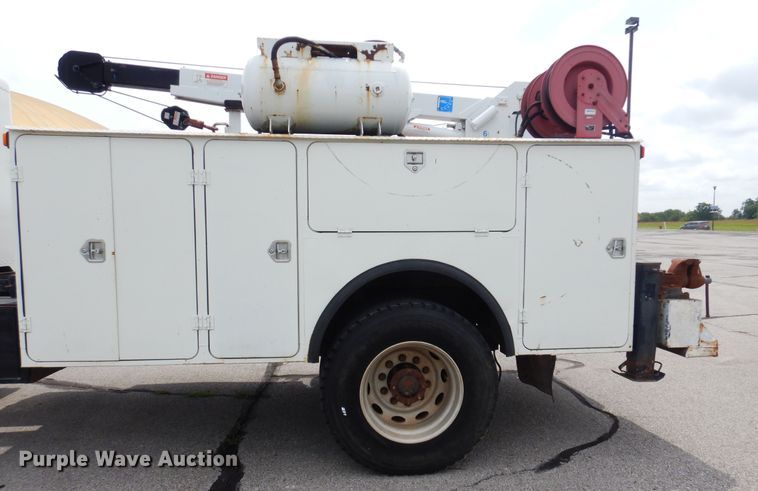 image for item HJ9827 1995 Peterbilt 330  utility bed truck with crane