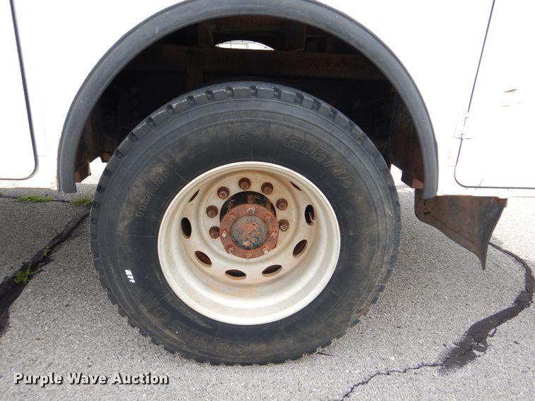 image for item HJ9827 1995 Peterbilt 330  utility bed truck with crane