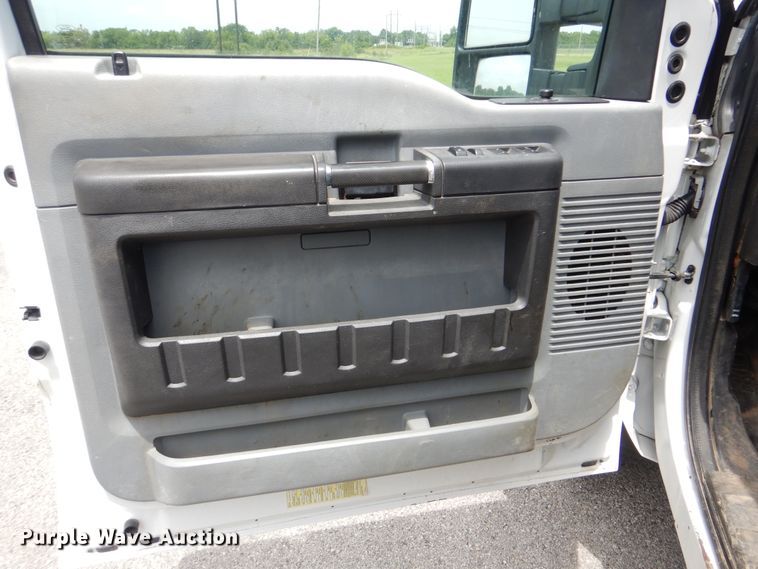 image for item HJ9830 2012 Ford F550 Super Duty  Crew Cab service truck