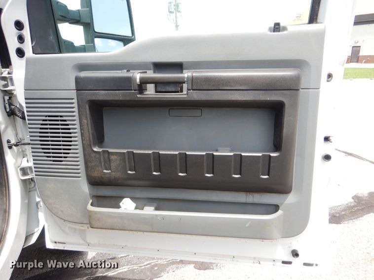 image for item HJ9830 2012 Ford F550 Super Duty  Crew Cab service truck